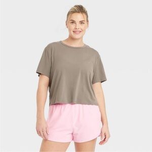 Women’s essential crewneck short sleeve top dark brown